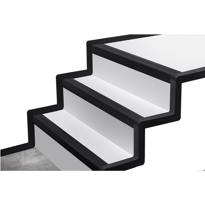 Un juego para el acabado de escaleras de PVC negro